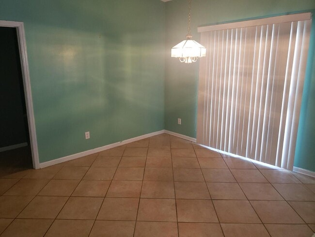 Building Photo - 120 Breezewood Dr