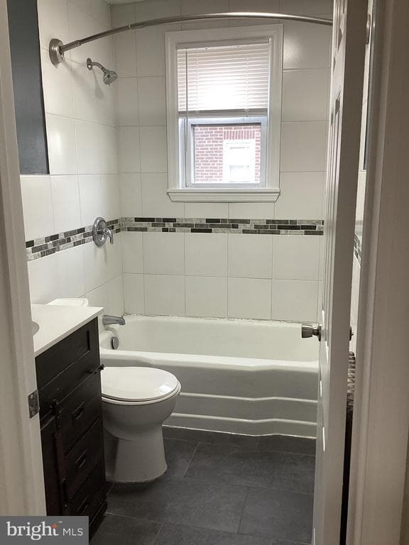 Building Photo - 615 Broadway