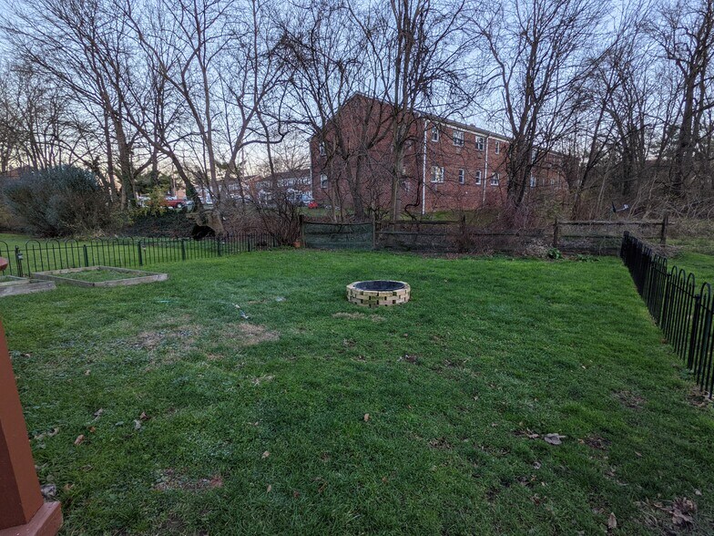 Back yard with fire pit - 336 Jefferson Ave