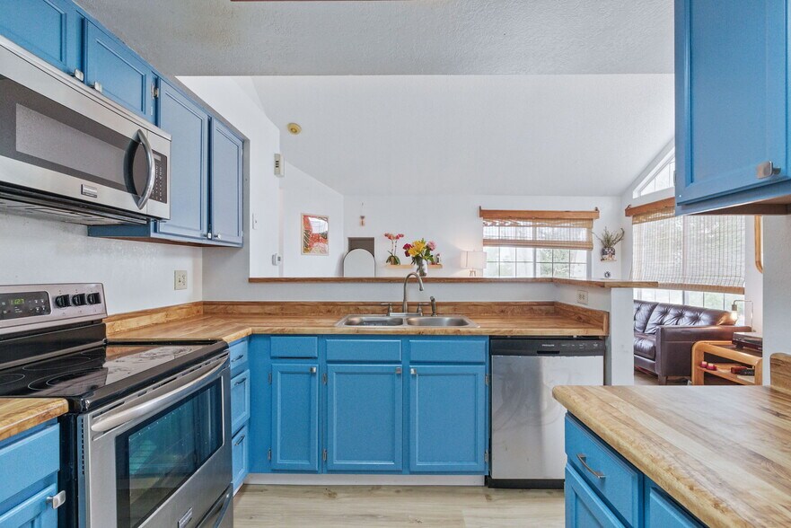 Building Photo - 6076 Gunbarrel Ave