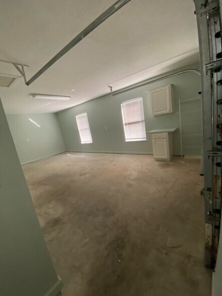 Building Photo - 1 Ryarbor Dr