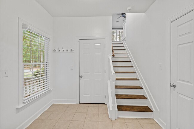 Building Photo - *Charming Farmhouse Style Retreat in Youngsville*