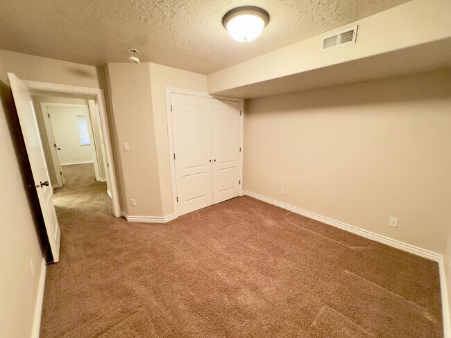 Building Photo - 207 S 50 W