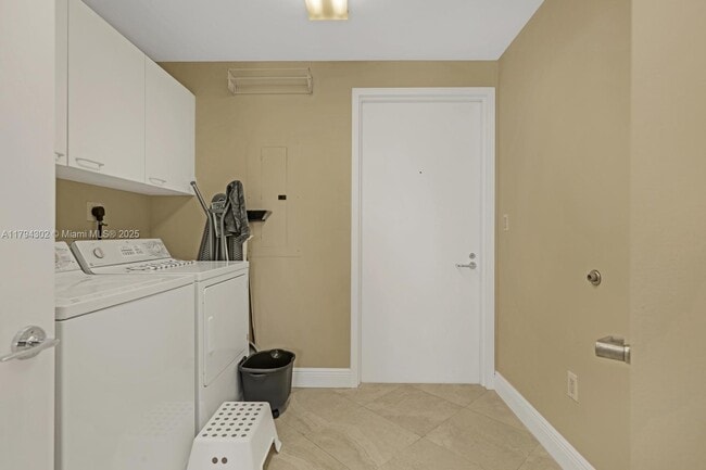 Building Photo - 781 Crandon Blvd