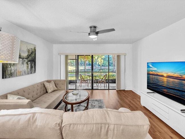 Building Photo - 5087 Oakhill Ln