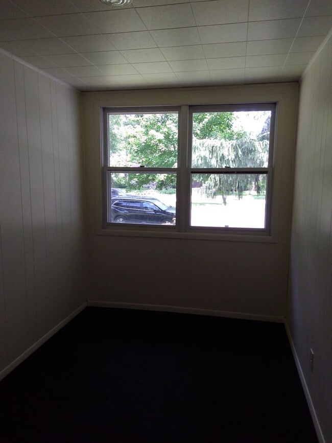 Building Photo - Charming Midvale Heights Ranch