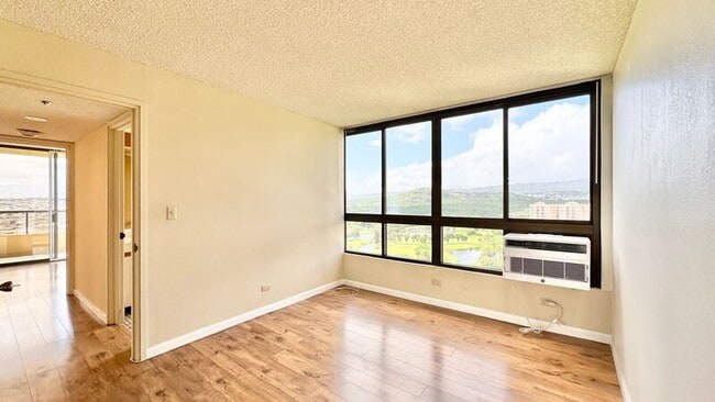 Building Photo - 5333 Likini St