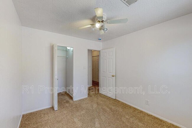 Building Photo - 1729 Chamisa Rd NE