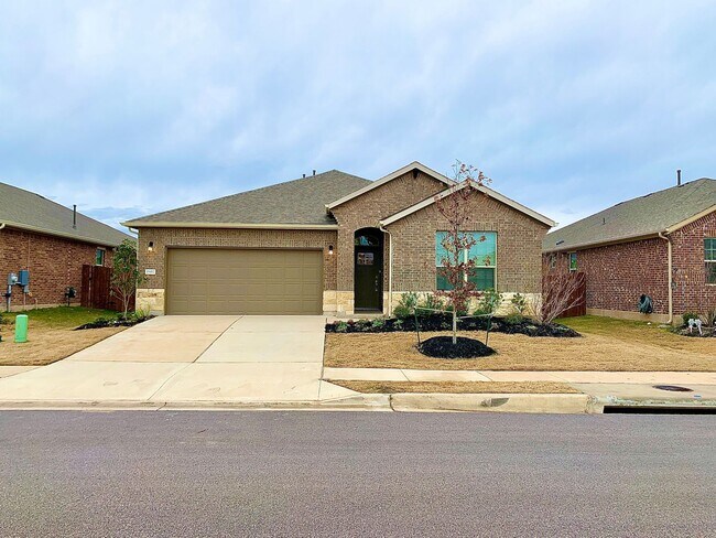 Building Photo - Beautiful 4 bedroom 3 bathroom home in Pfl...