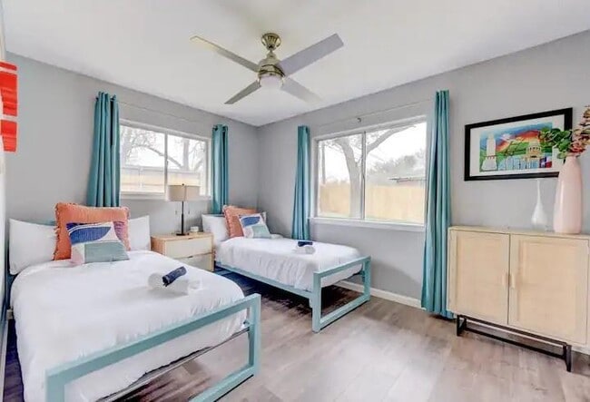 Building Photo - 2005 Cheshire Dr