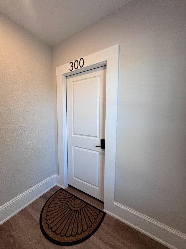 Building Photo - 300 E 3rd St