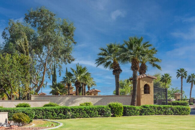 Building Photo - 13436 W La Vina Dr