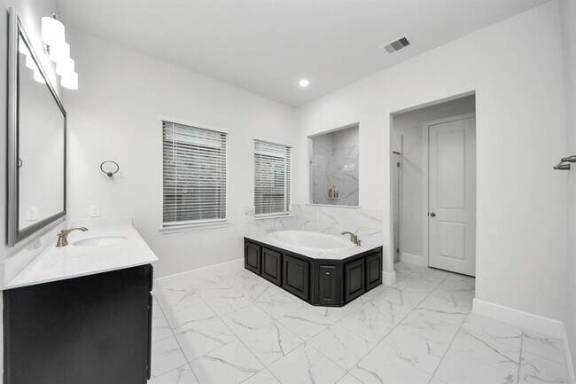 Building Photo - 14827 Vista Chase Trl