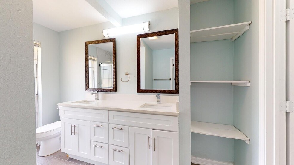 Building Photo - 2704 Regal Rd