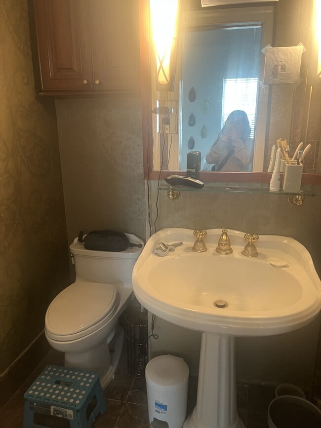 Building Photo - 79 Society St