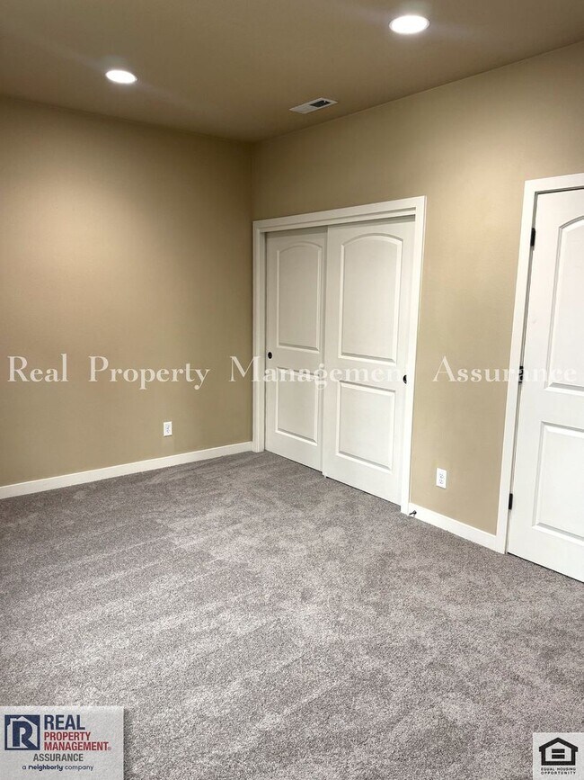 Building Photo - 13933 SW Walnut Creek Way