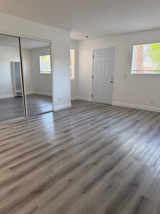 Building Photo - 13909 Hawthorne Way
