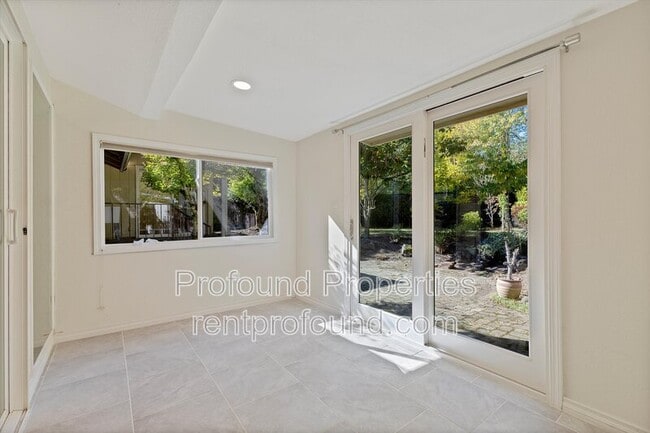 Building Photo - 9045 SW Pinto Ct