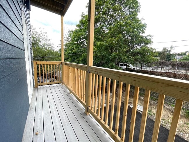 Building Photo - 16 Delle Ave