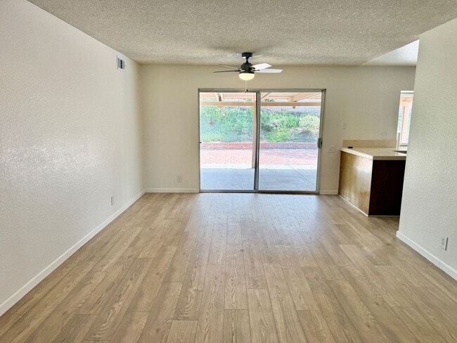 Building Photo - Nice Single Story Home