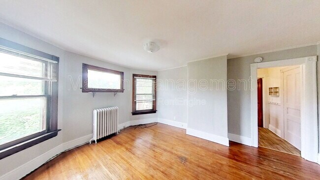 Building Photo - 583 Averill Ave