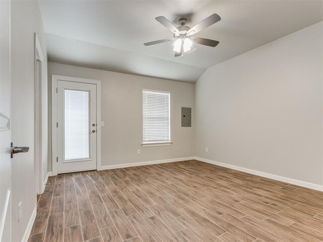 Building Photo - 617 Kaeden Pl