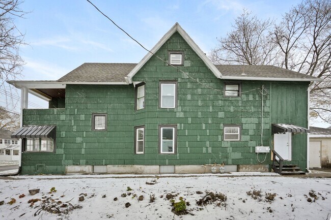 Building Photo - 66 Endicott Ave