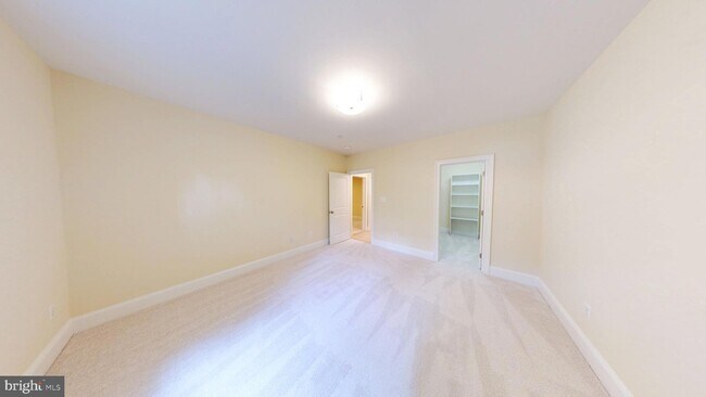 Building Photo - 6403 Earlham Dr