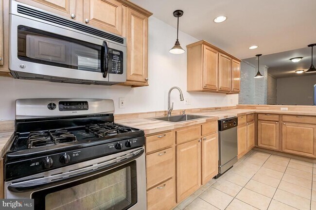 Building Photo - 23 N Patterson Park Ave