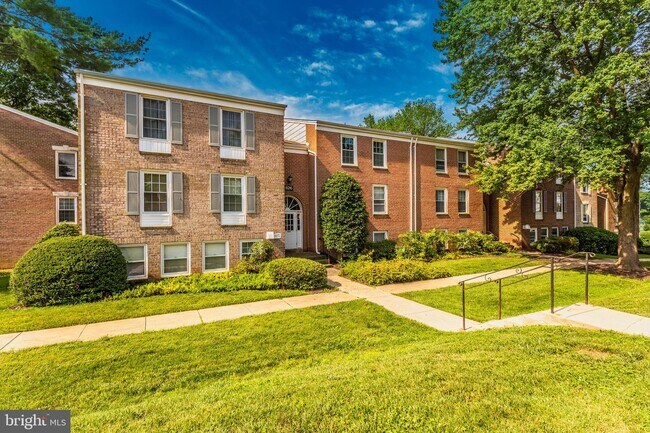 Building Photo - 826 Quince Orchard Blvd