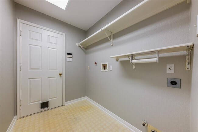 Building Photo - 15831 W Dorman Dr