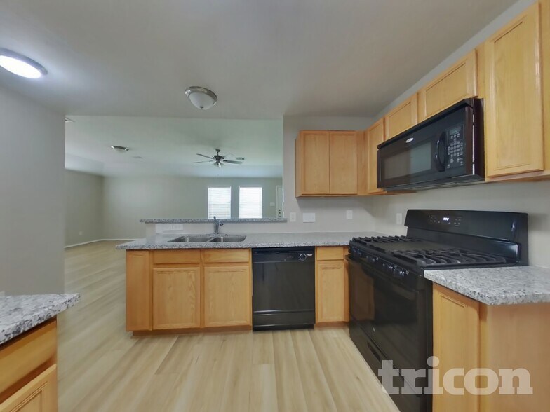 Building Photo - 2926 Umiak Dr