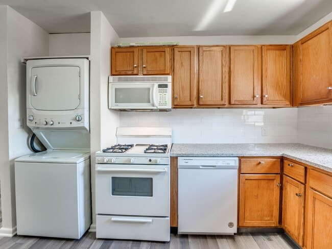 Building Photo - 2 Bedroom, 1 Bath Home in Shawnee!