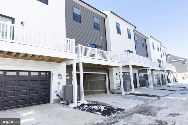 Building Photo - 10630 Meridian Hill Way