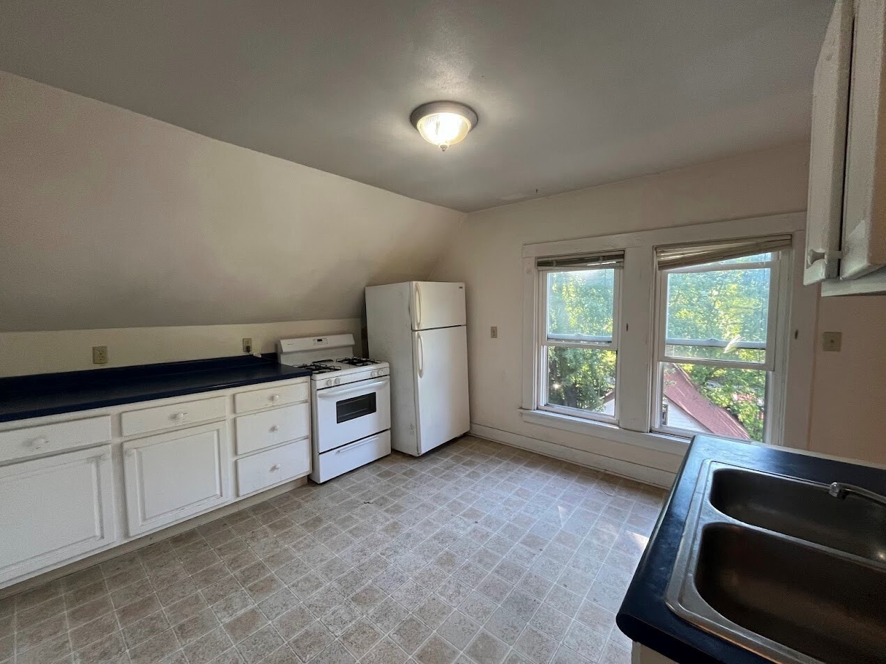 Building Photo - 1037 Jenifer St