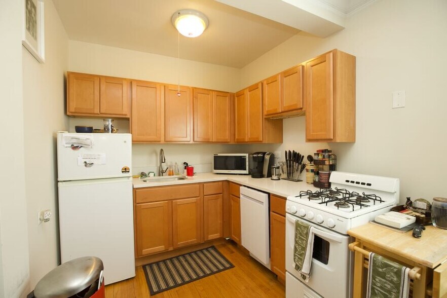 Building Photo - 918 Green Bay