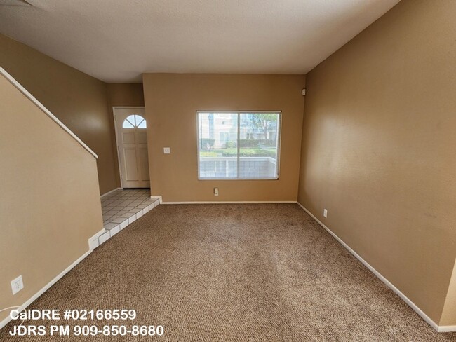Building Photo - Price Lowered! Ontario 2 bedroom Townhouse