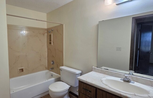 Building Photo - 3 Bedroom 2 Bath with Garage! South by Bat...