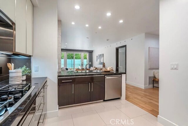 Building Photo - 1318 S Roxbury Dr