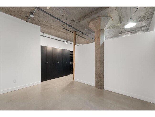 Building Photo - 718 N Washington Ave