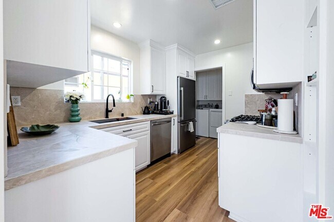 Building Photo - 12023 Collins St