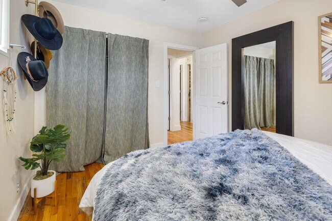 Building Photo - 3815 S Knox Ct