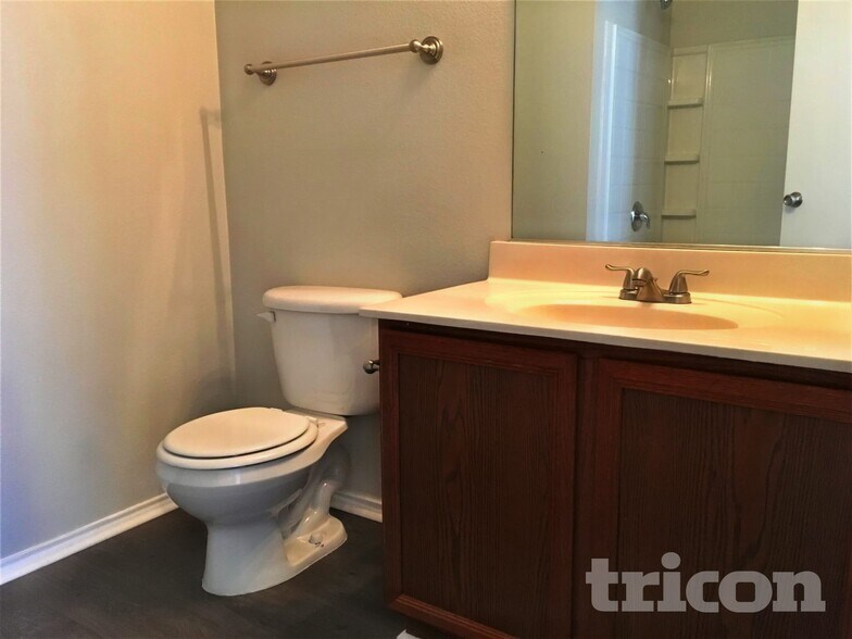 Building Photo - 1412 Castle Ridge Rd