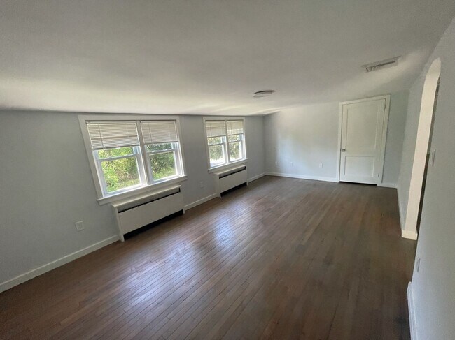 Building Photo - 24 Tulip Ln