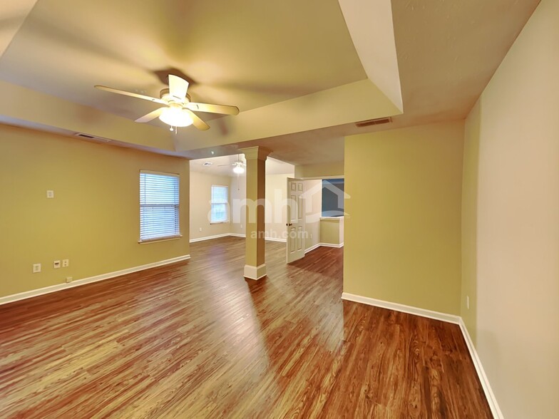 Building Photo - 1364 Lamont Dr SW