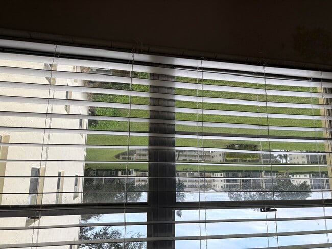 Building Photo - 186 Dorset E