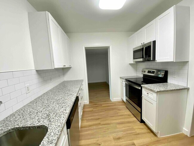 Building Photo - 2416 S Myrtle Ave