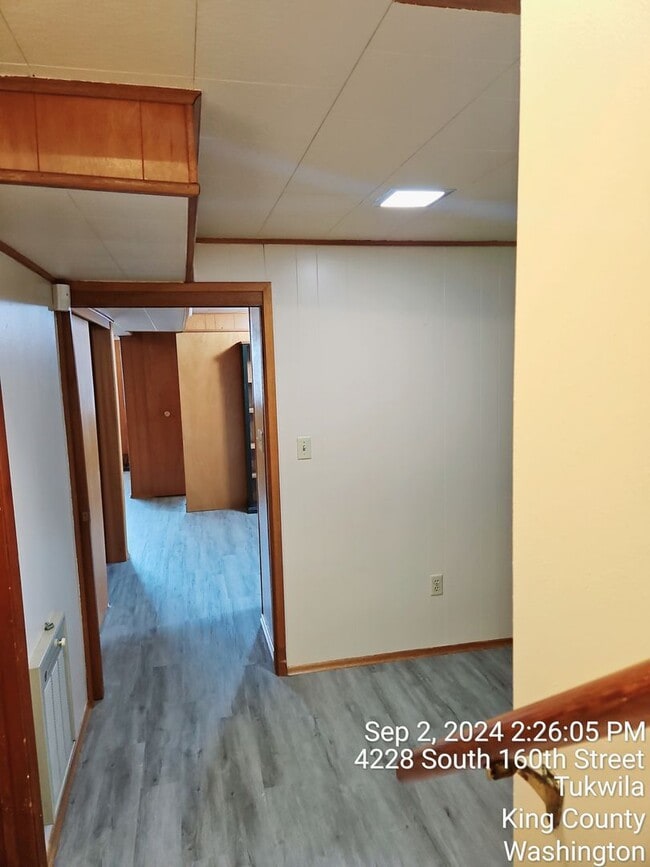 Building Photo - Tukwila/SeaTac daylight rambler - large home for rent - 4 bedrooms 2 bathrooms with 2 kitchens - ...