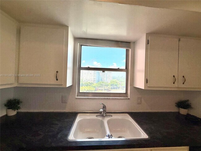 Building Photo - 1351 NE Miami Gardens Dr