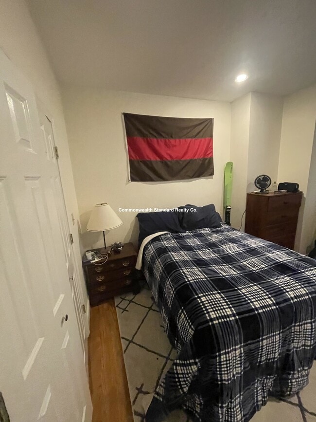 Building Photo - 550 E 3rd St